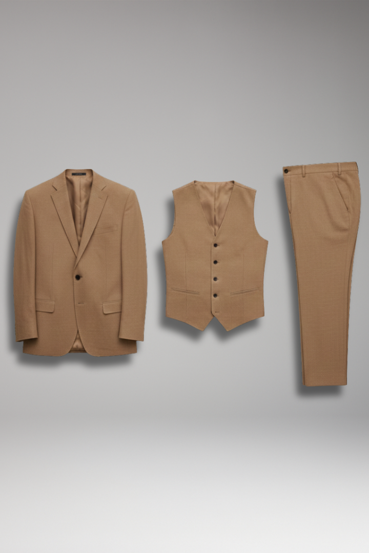 Men's Three-Piece Suit with Buttoned Jacket and Waistcoat
